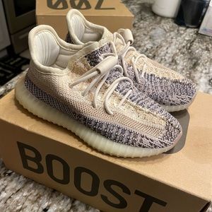 Yeezy 350 ASH PEARL  toddler 10k LIKE NEW